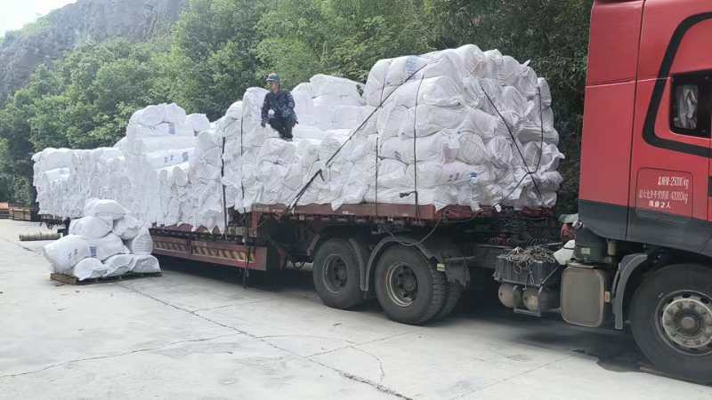 热烈祝贺郑州盛世金鼎硅酸铝纤维毯顺利抵达重庆SCR项目水泥厂现场