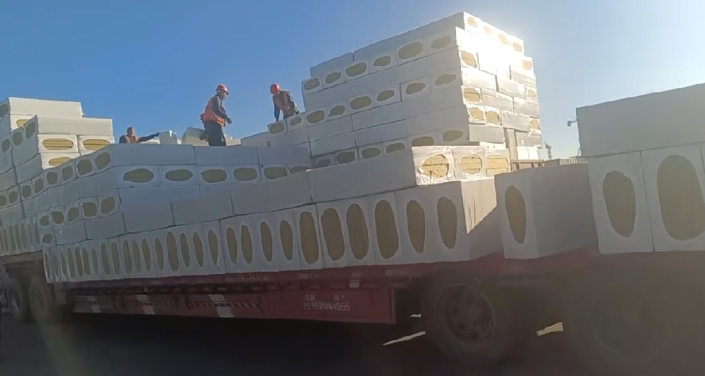 热烈祝贺郑州盛世金鼎岩棉板顺利送达发电厂项目现场！