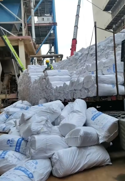 【现场直击】郑州盛世金鼎陶瓷纤维毯抵达电厂项目施工现场