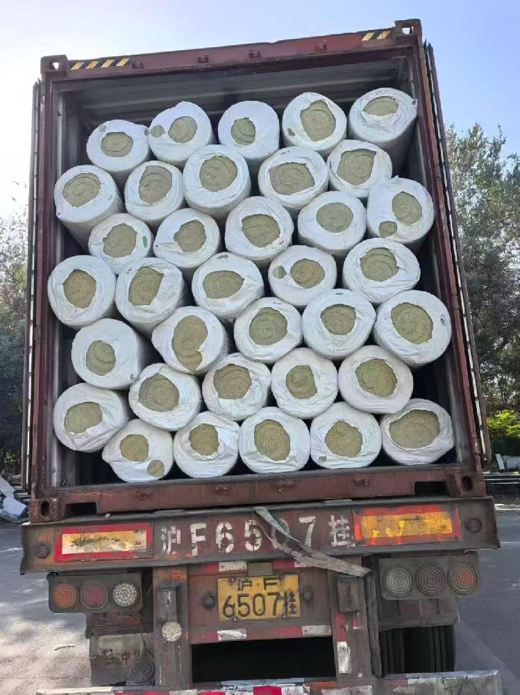 郑州盛世金鼎岩棉毯再启航，2个集装箱顺利发往菲律宾！