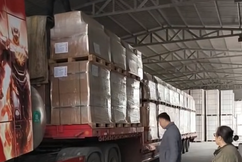出口硅酸钙板装车忙碌中，郑州盛世金鼎助力全球陶瓷玻璃熔窑高效保温