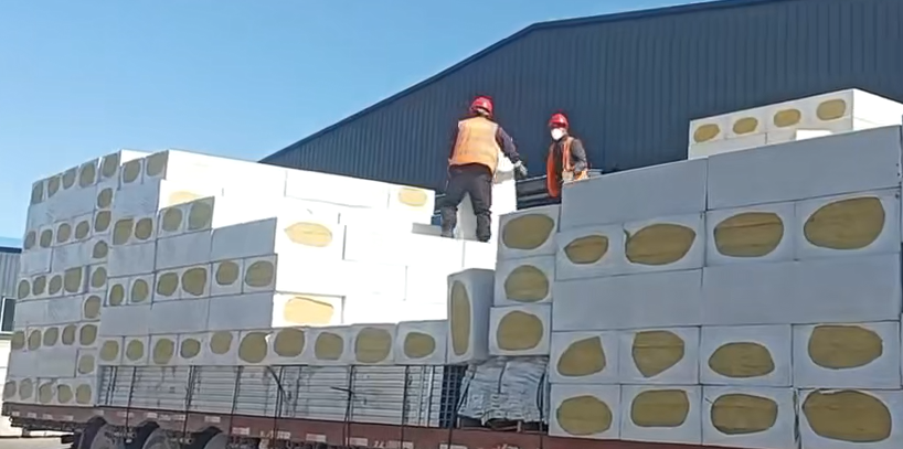 高效发货！一车高品质岩棉板正奔赴钢铁生产一线